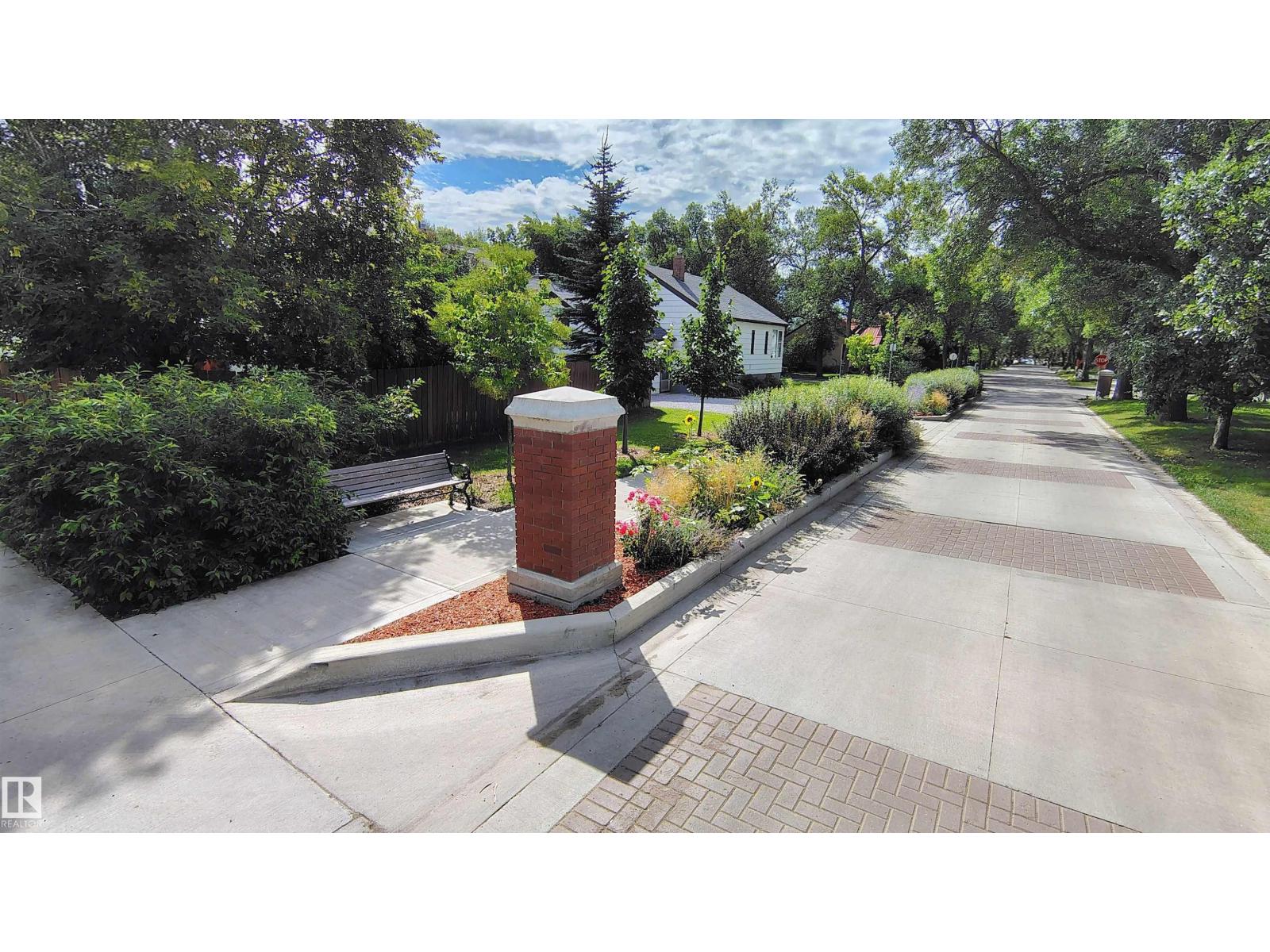 Photo 54 of 9758 88 Av Nw, Edmonton AB