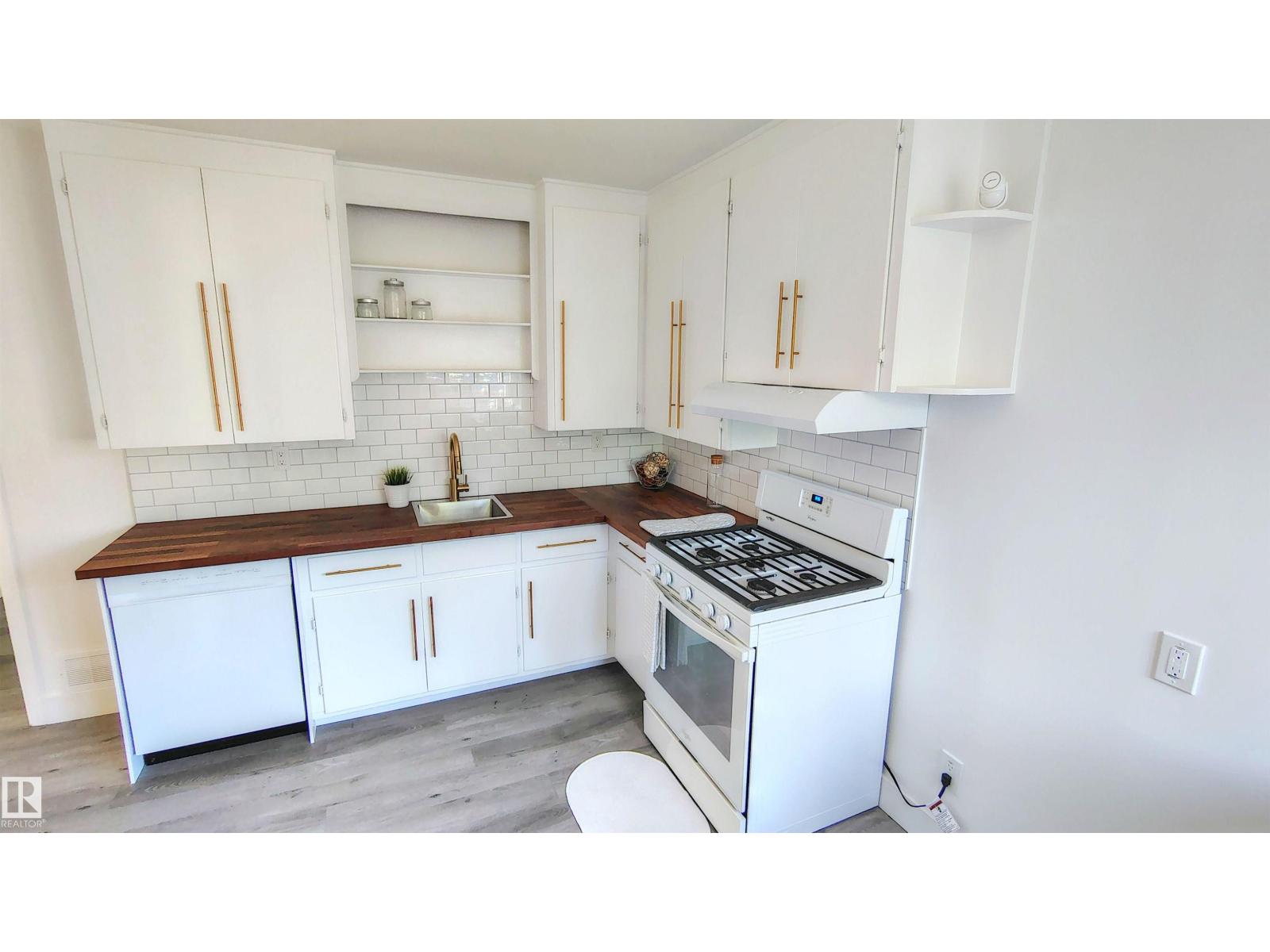 Photo 15 of 9758 88 Av Nw, Edmonton AB