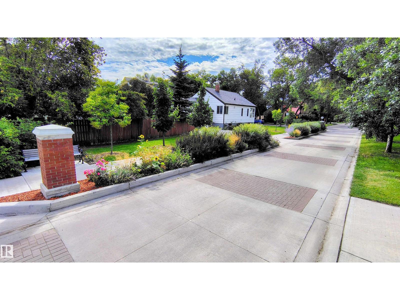 Photo 53 of 9758 88 Av Nw, Edmonton AB