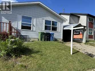 Photo 2 of 123 Castleglen Road Ne, Calgary AB