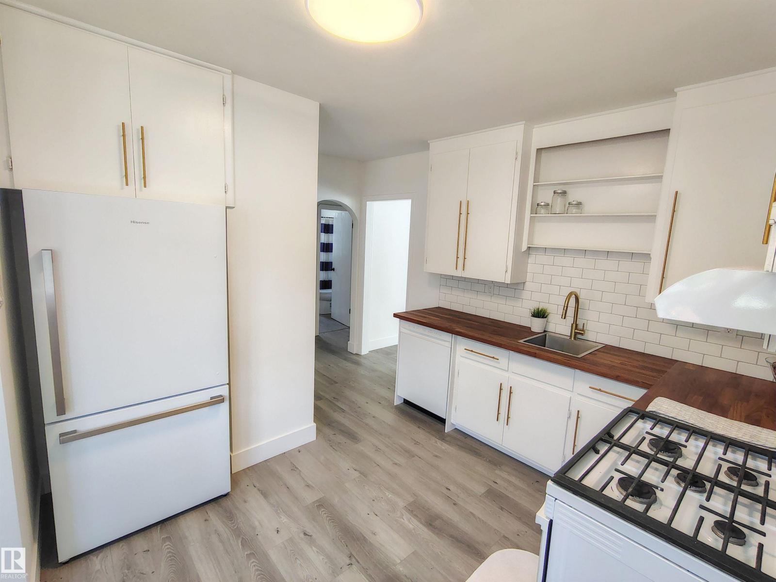 Photo 14 of 9758 88 Av Nw, Edmonton AB