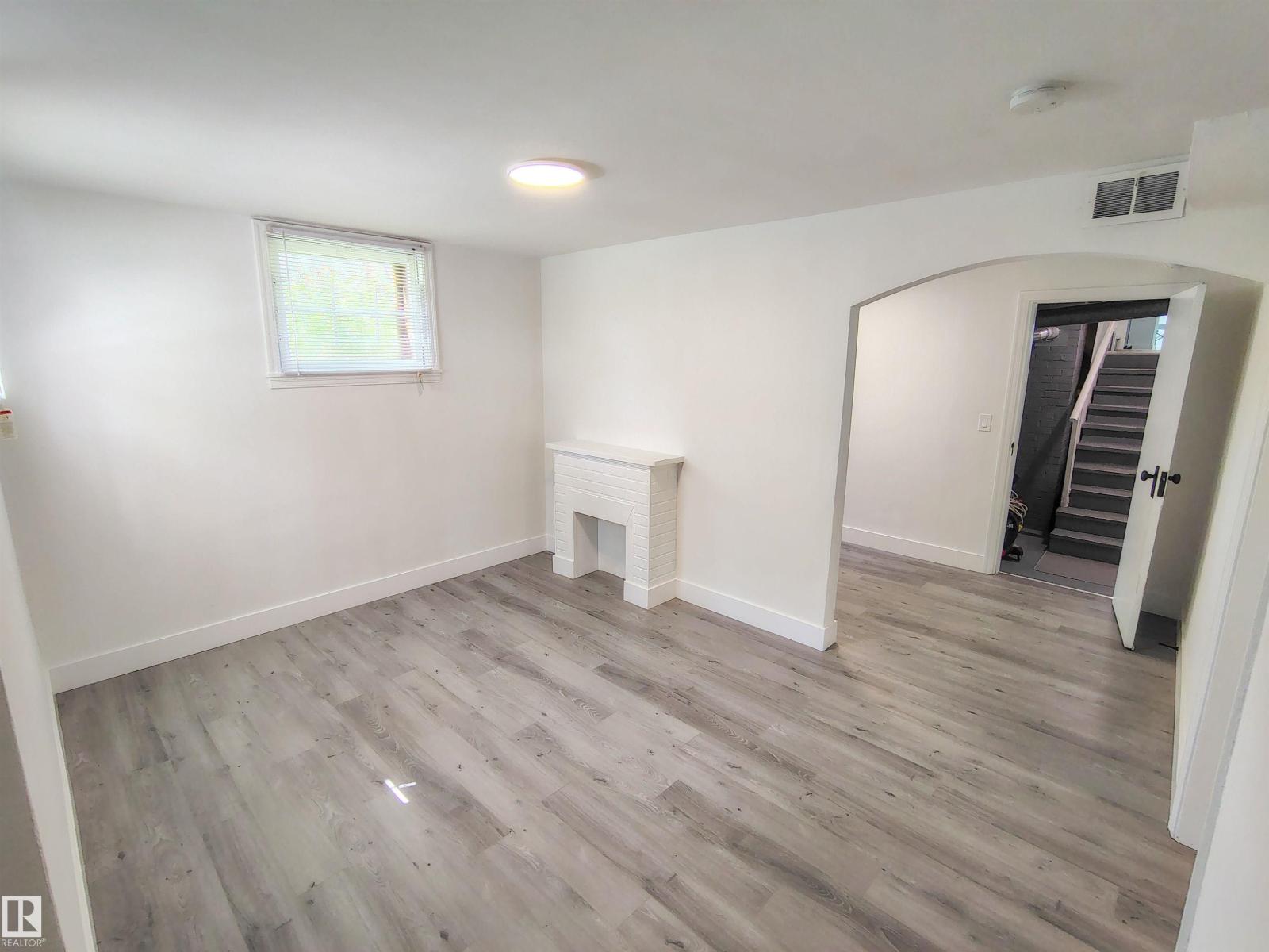Photo 40 of 9758 88 Av Nw, Edmonton AB