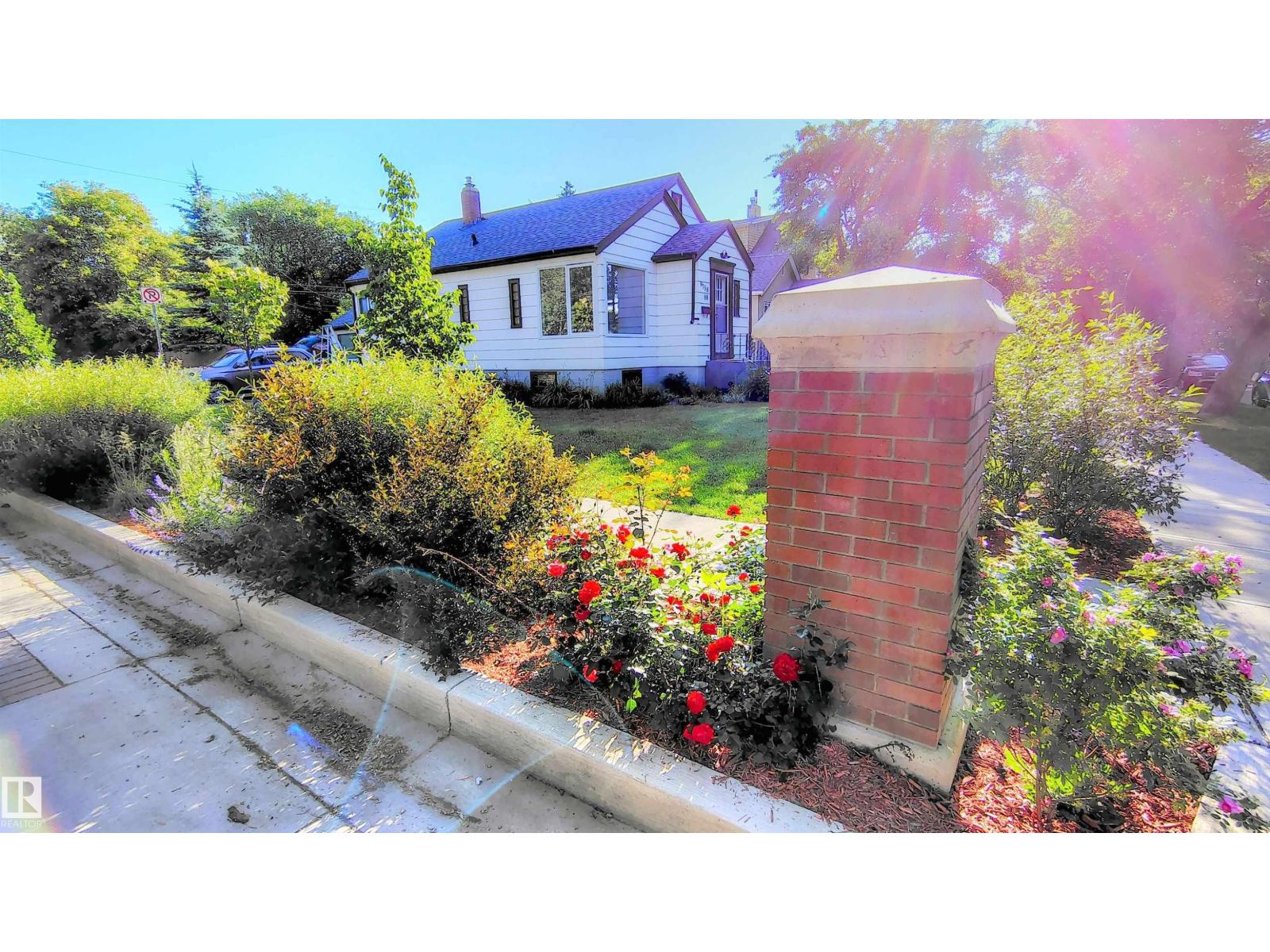 Photo 60 of 9758 88 Av Nw, Edmonton AB