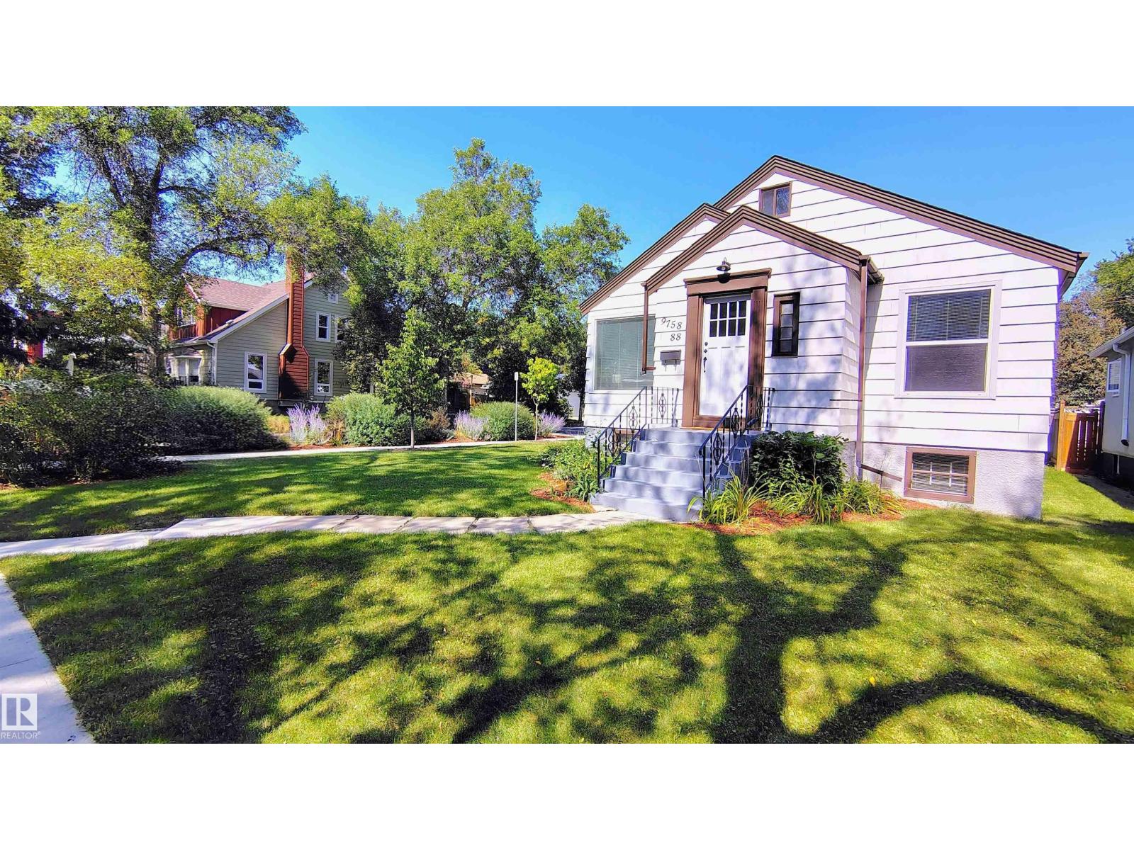 Photo 75 of 9758 88 Av Nw, Edmonton AB
