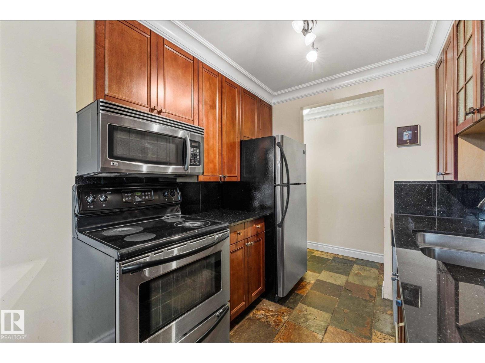 Photo 5 of 204 10745 83 Av Nw, Edmonton AB