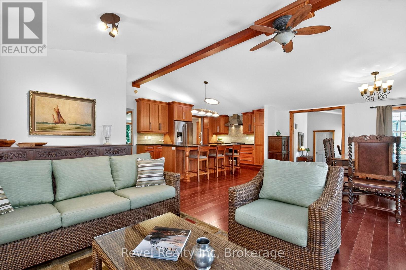 Photo 10 of 33 Belcourt Crescent, Tiny ON