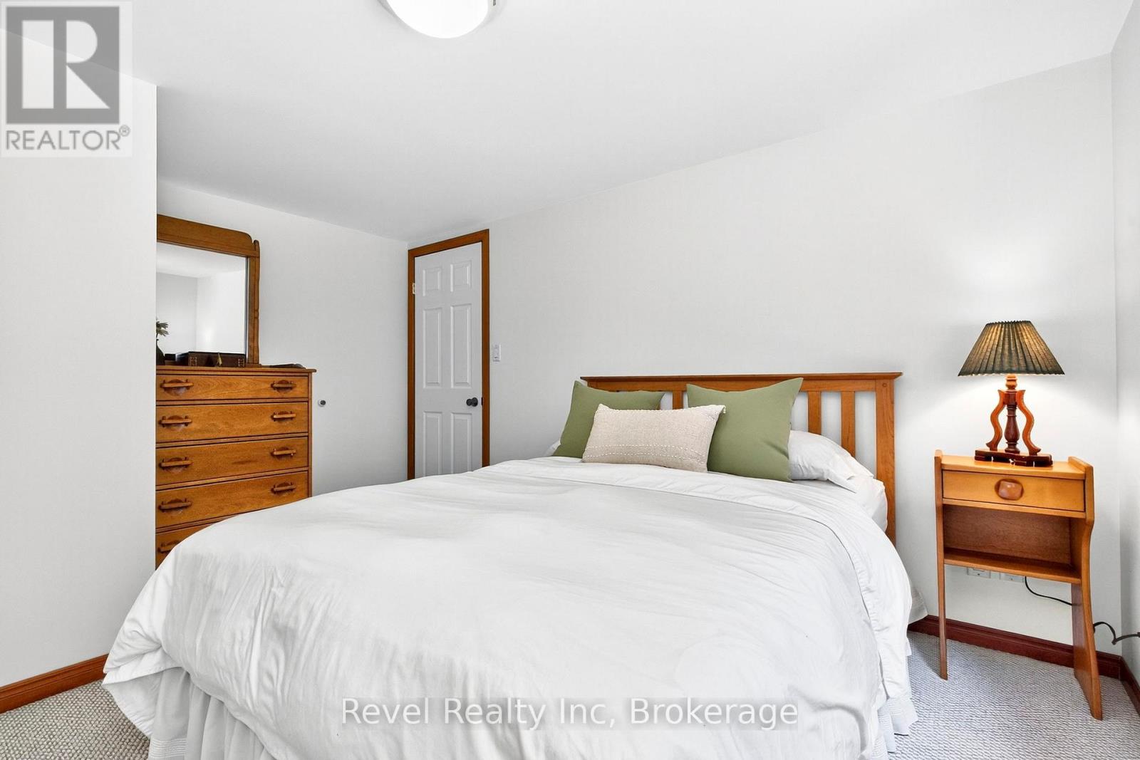 Photo 12 of 33 Belcourt Crescent, Tiny ON