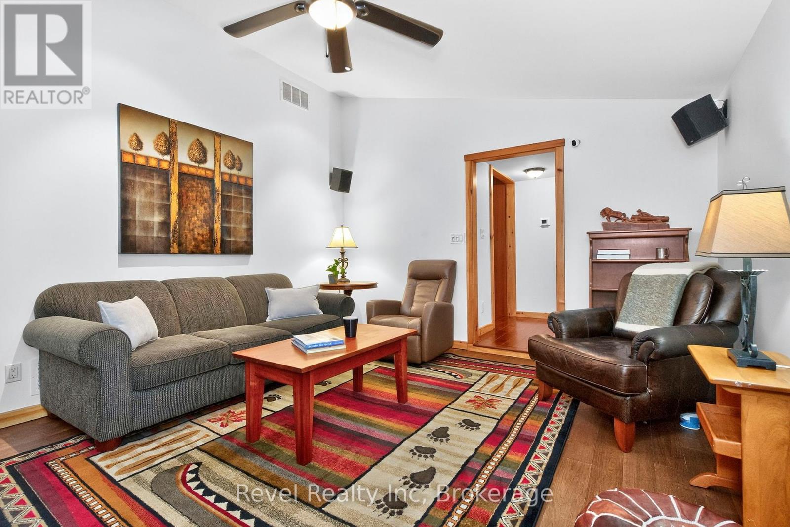 Photo 16 of 33 Belcourt Crescent, Tiny ON
