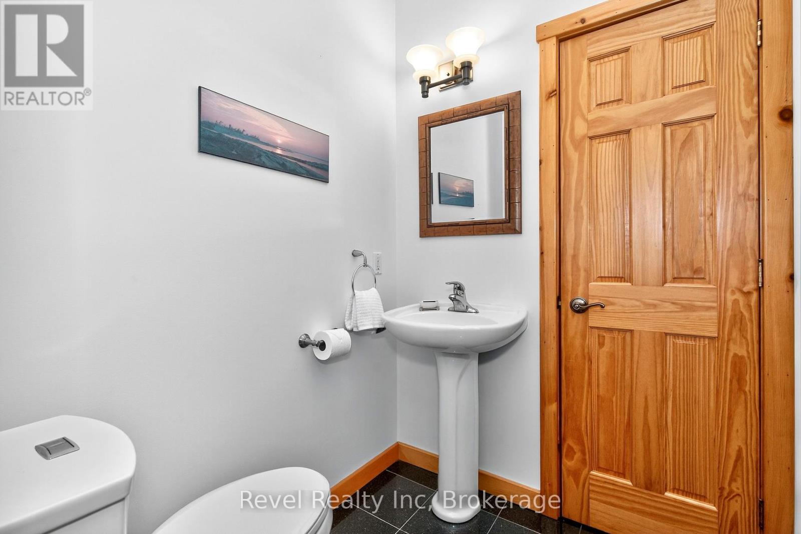Photo 20 of 33 Belcourt Crescent, Tiny ON