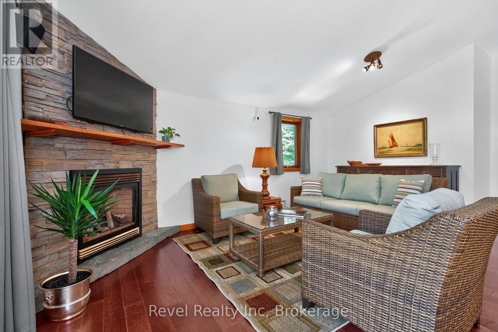 Photo 9 of 33 Belcourt Crescent, Tiny ON