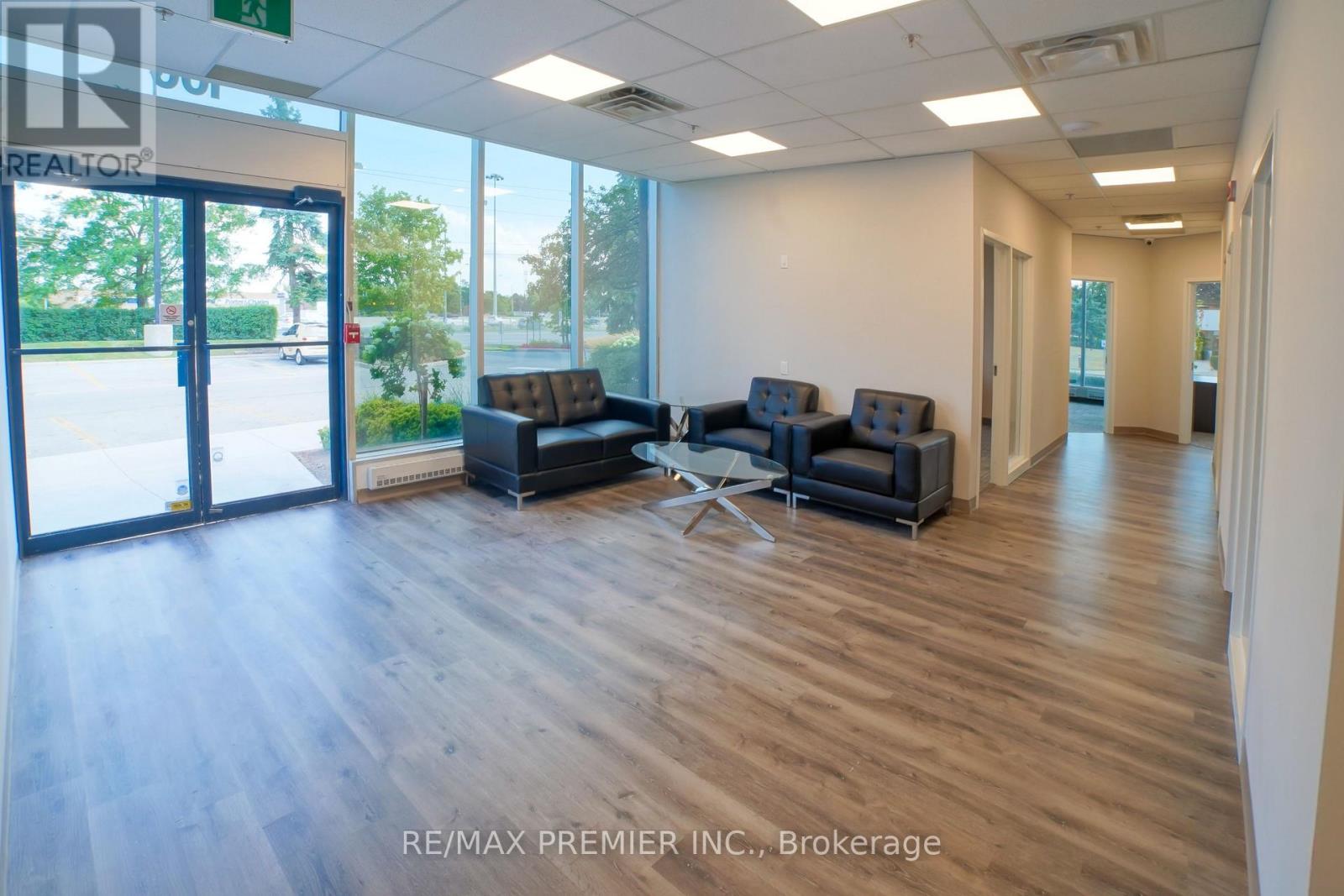 Photo 5 of 100 32 1075 North Service Road, Oakville ON