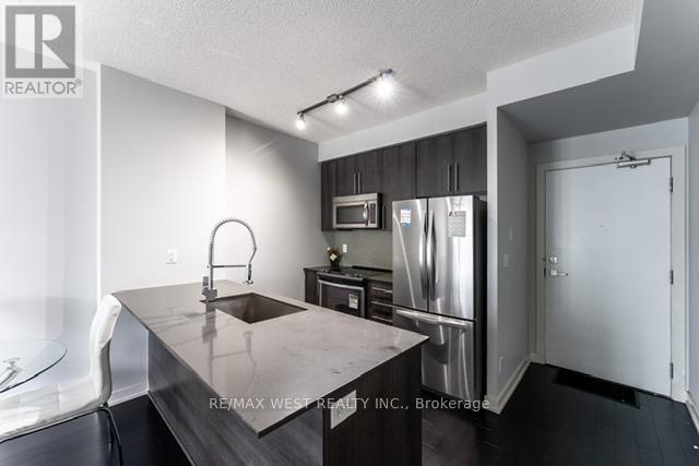 Photo 4 of 903 4011 Brickstone Mews, Mississauga ON