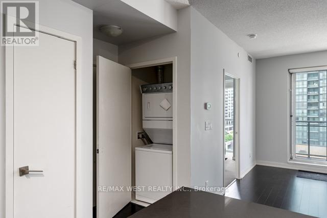 Photo 8 of 903 4011 Brickstone Mews, Mississauga ON