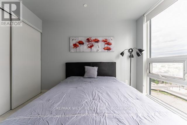 Photo 10 of 903 4011 Brickstone Mews, Mississauga ON