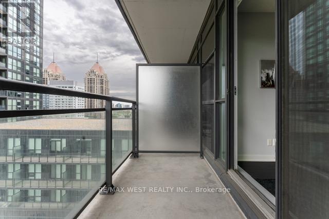 Photo 9 of 903 4011 Brickstone Mews, Mississauga ON