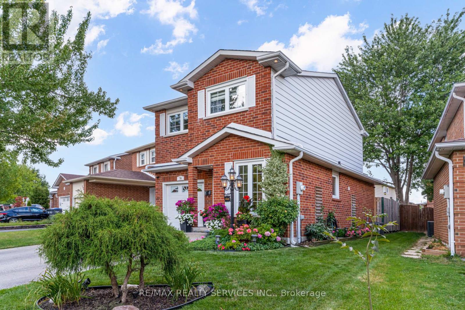Photo 15 of 74 Crenshaw Court, Brampton ON