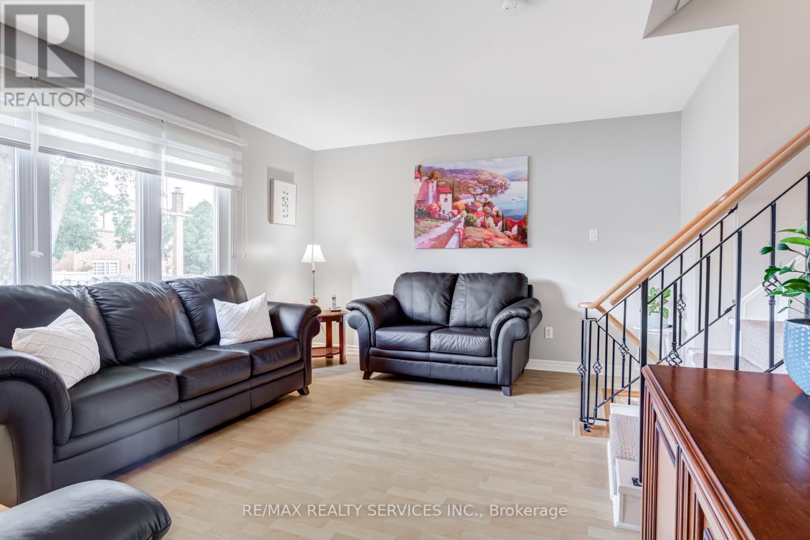 Photo 12 of 74 Crenshaw Court, Brampton ON