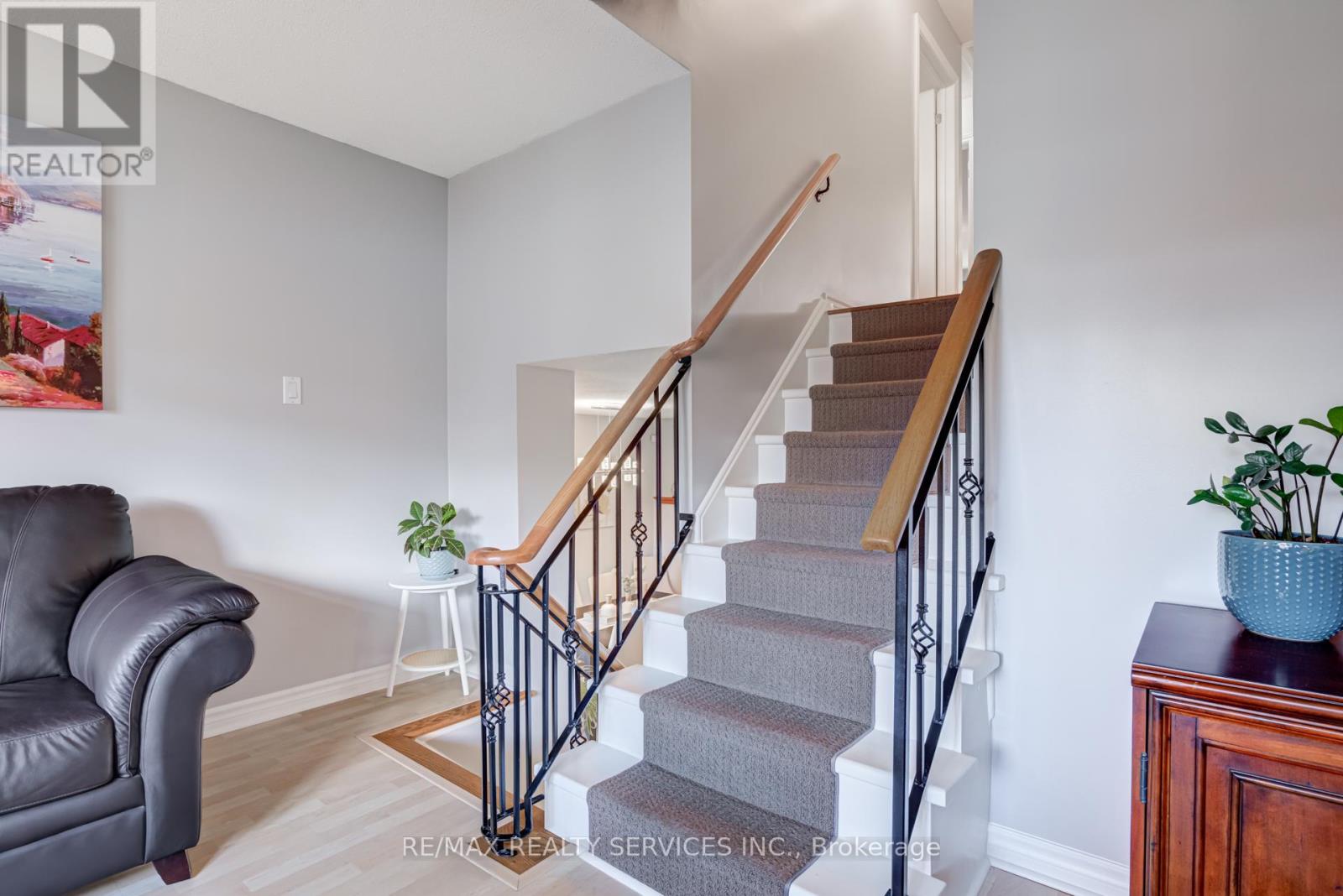 Photo 18 of 74 Crenshaw Court, Brampton ON