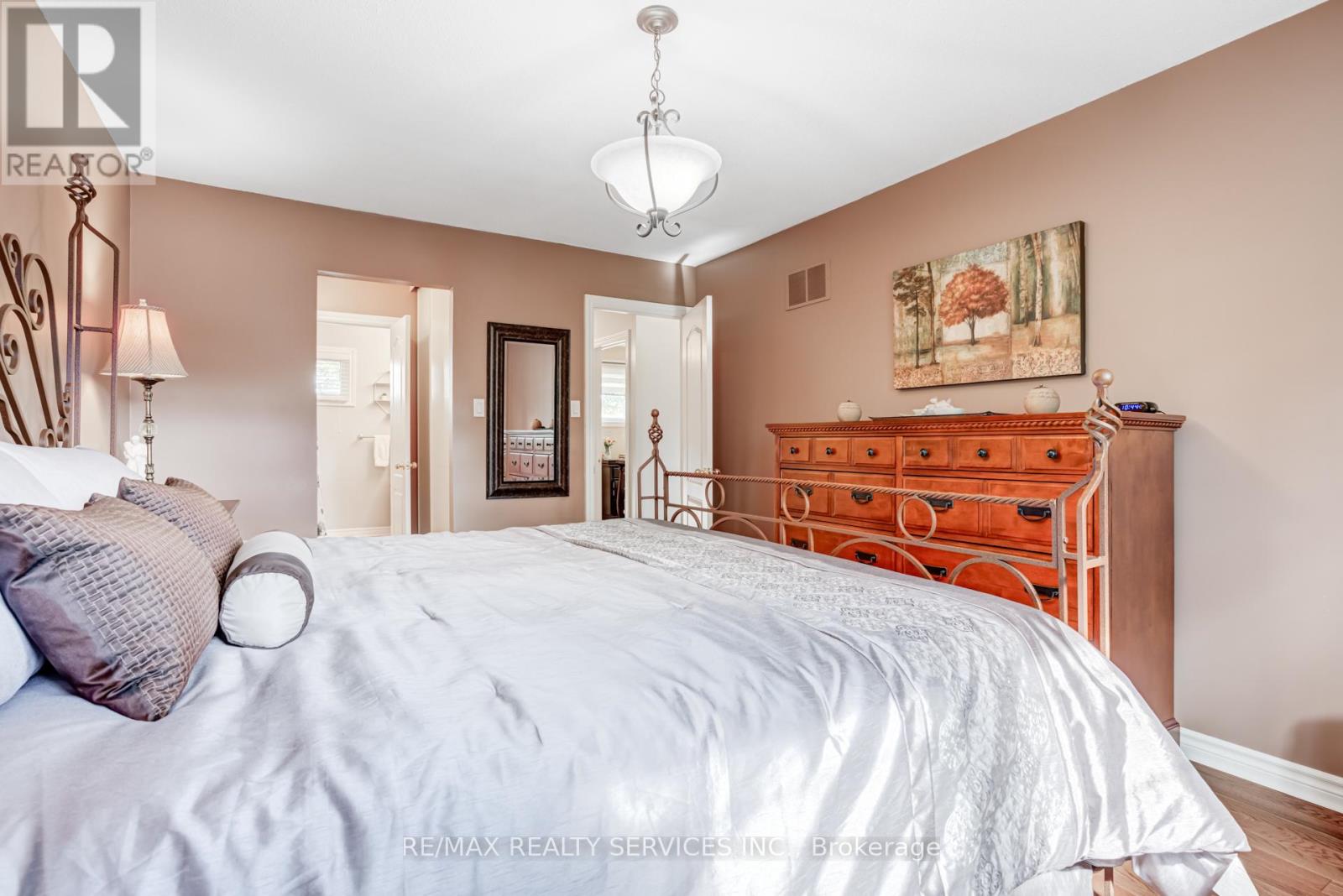 Photo 49 of 74 Crenshaw Court, Brampton ON