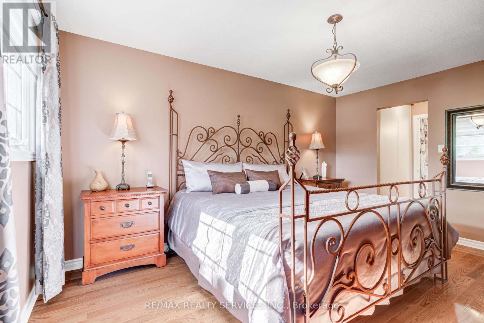 Photo 33 of 74 Crenshaw Court, Brampton ON
