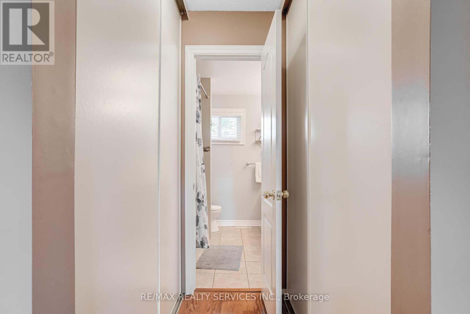 Photo 19 of 74 Crenshaw Court, Brampton ON