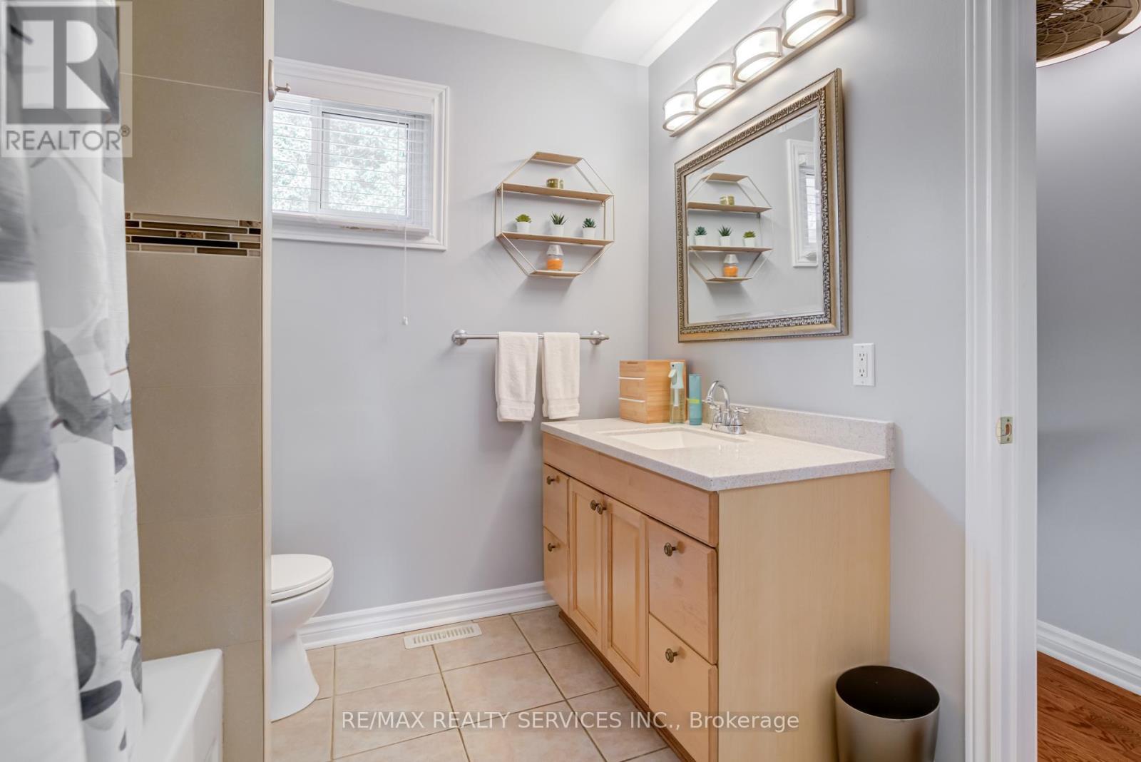 Photo 46 of 74 Crenshaw Court, Brampton ON