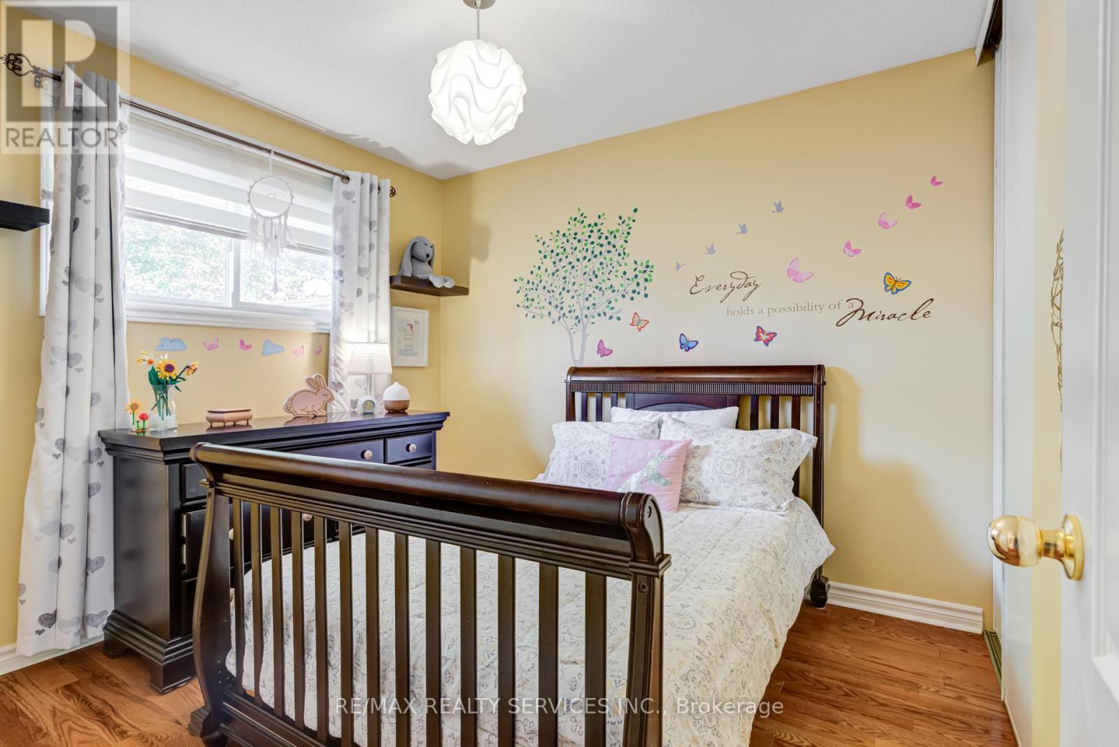 Photo 23 of 74 Crenshaw Court, Brampton ON