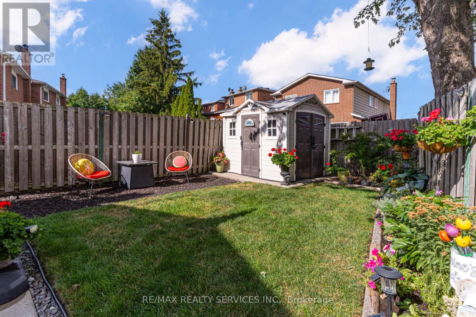Photo 6 of 74 Crenshaw Court, Brampton ON
