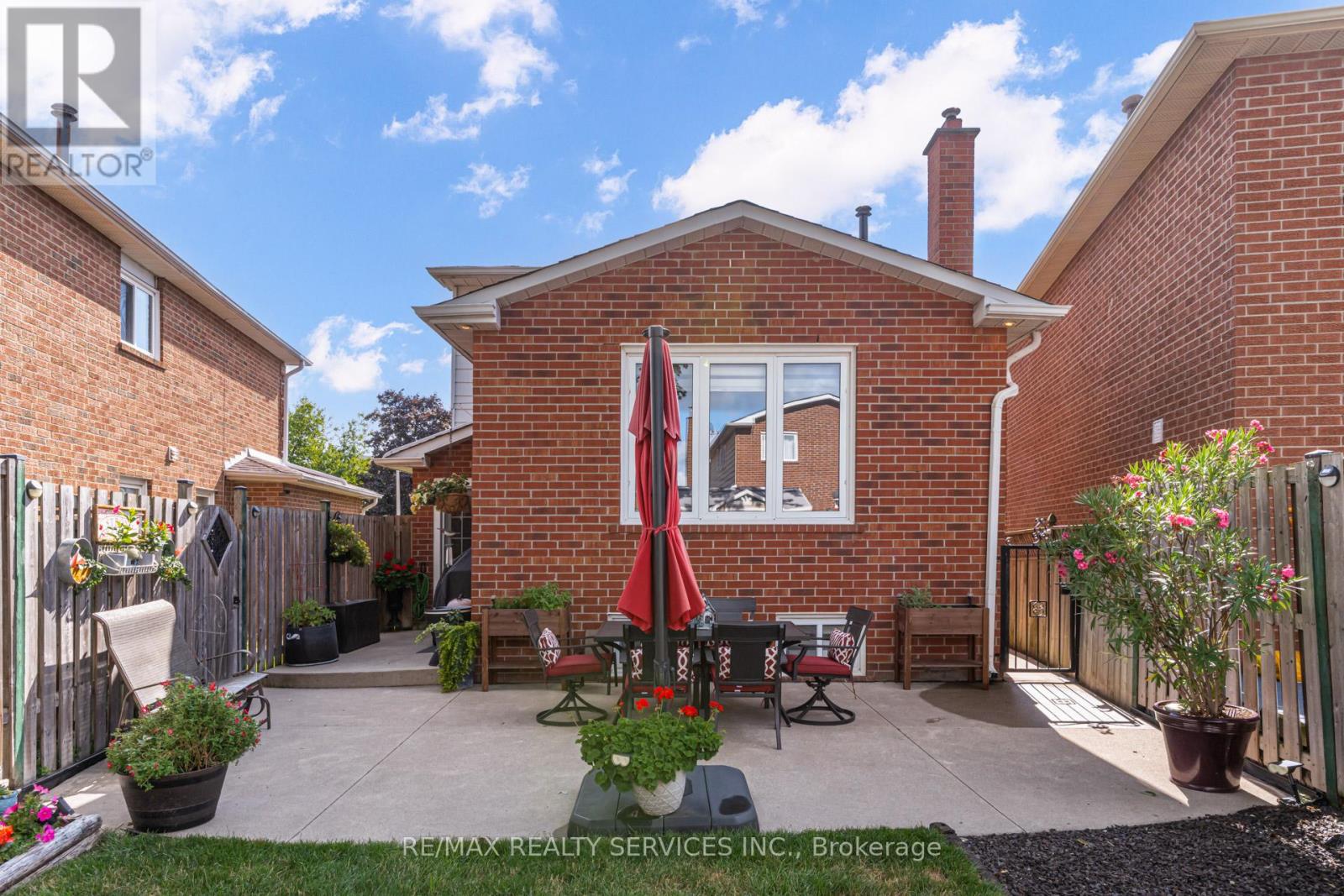 Photo 43 of 74 Crenshaw Court, Brampton ON