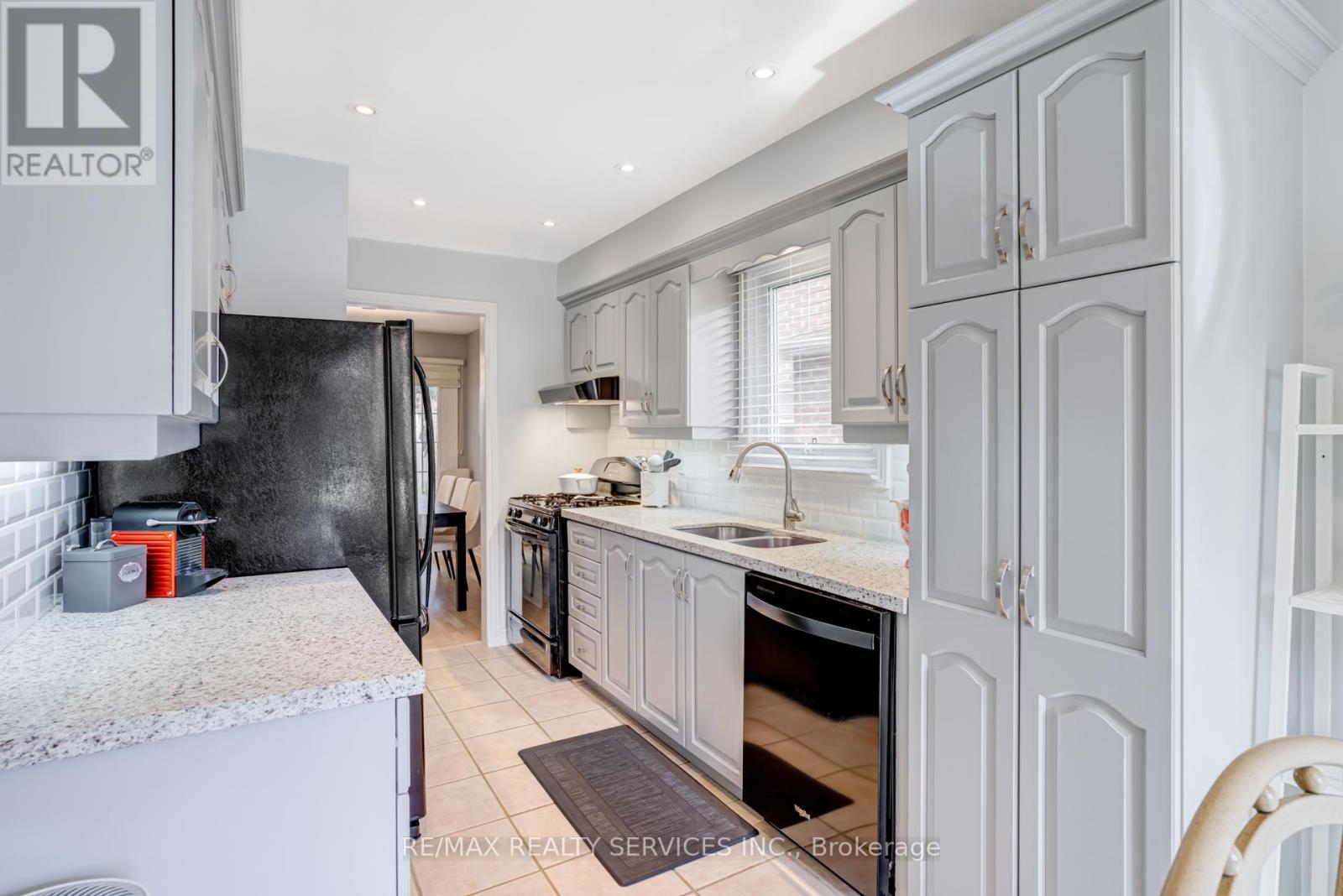 Photo 26 of 74 Crenshaw Court, Brampton ON