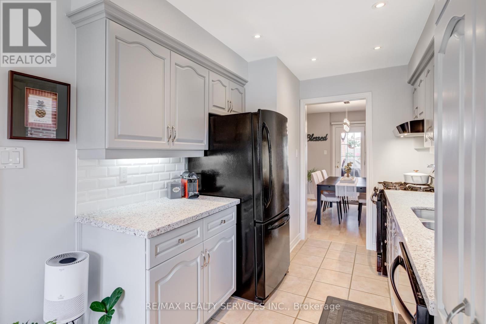 Photo 36 of 74 Crenshaw Court, Brampton ON