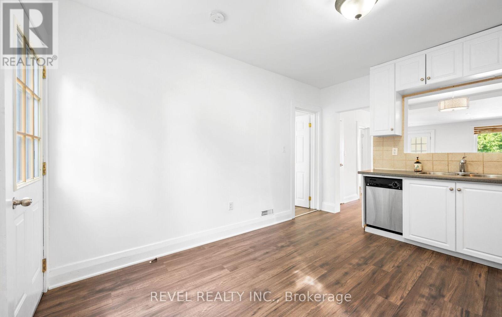 Photo 10 of Main Floor 69 Rockcliffe Boulevard E, Toronto ON