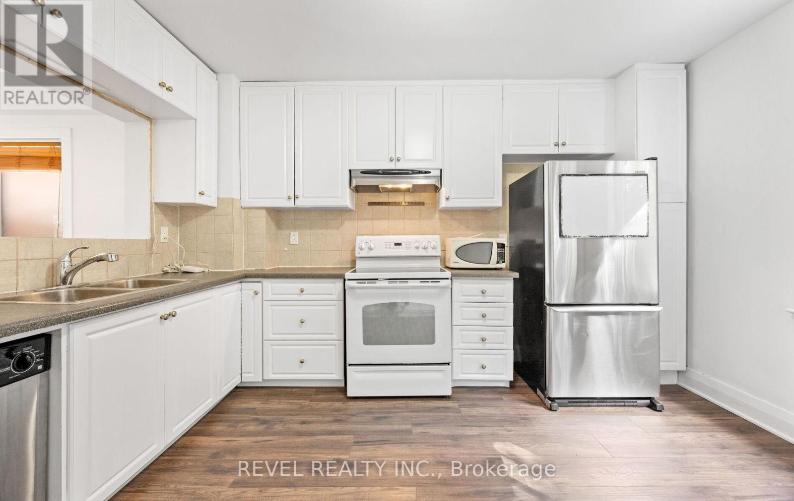 Photo 11 of Main Floor 69 Rockcliffe Boulevard E, Toronto ON