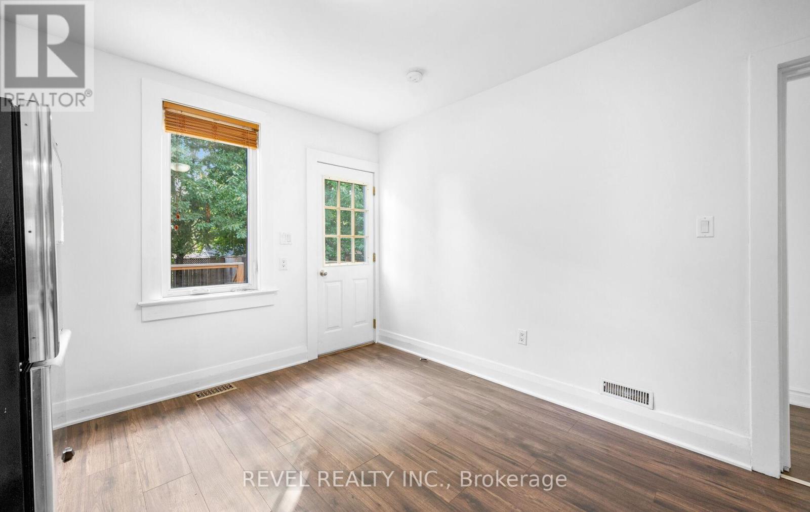 Photo 12 of Main Floor 69 Rockcliffe Boulevard E, Toronto ON