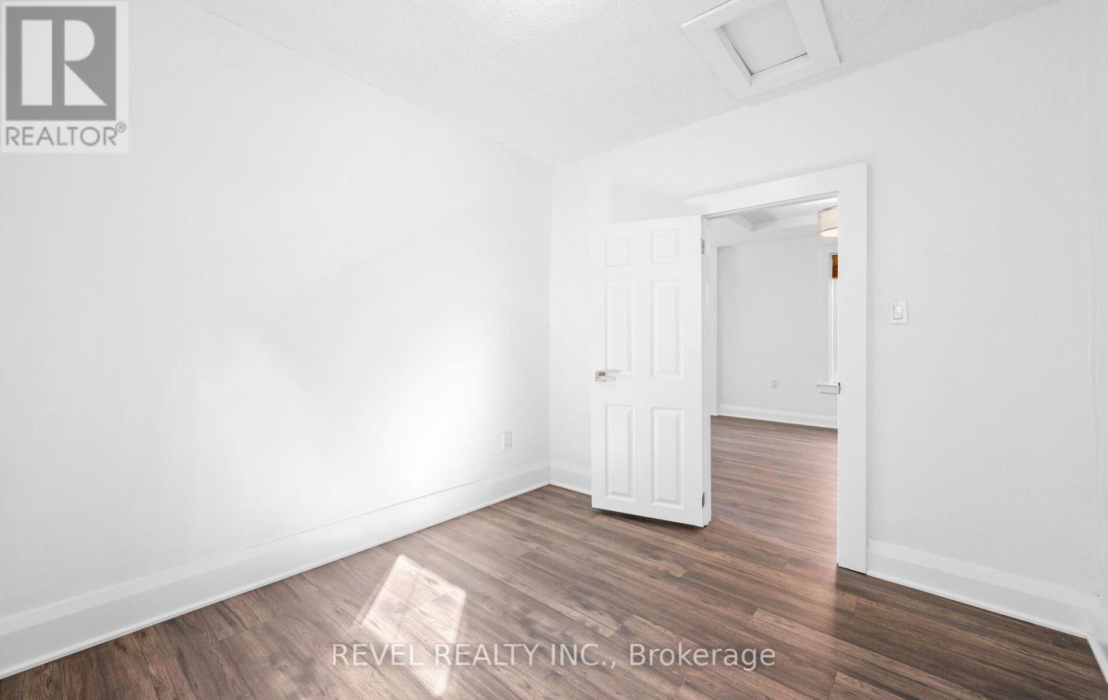 Photo 17 of Main Floor 69 Rockcliffe Boulevard E, Toronto ON