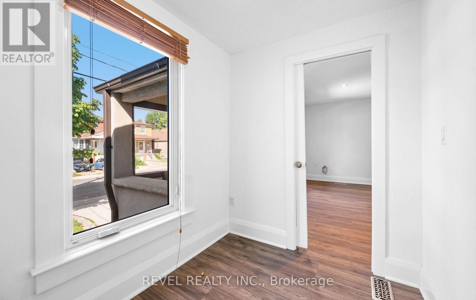 Photo 19 of Main Floor 69 Rockcliffe Boulevard E, Toronto ON