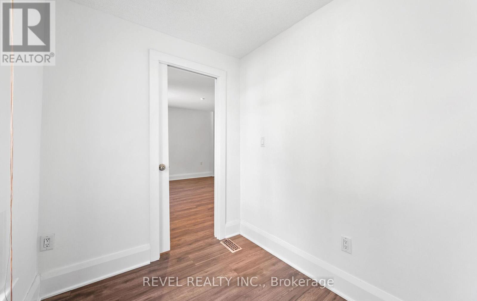 Photo 20 of Main Floor 69 Rockcliffe Boulevard E, Toronto ON