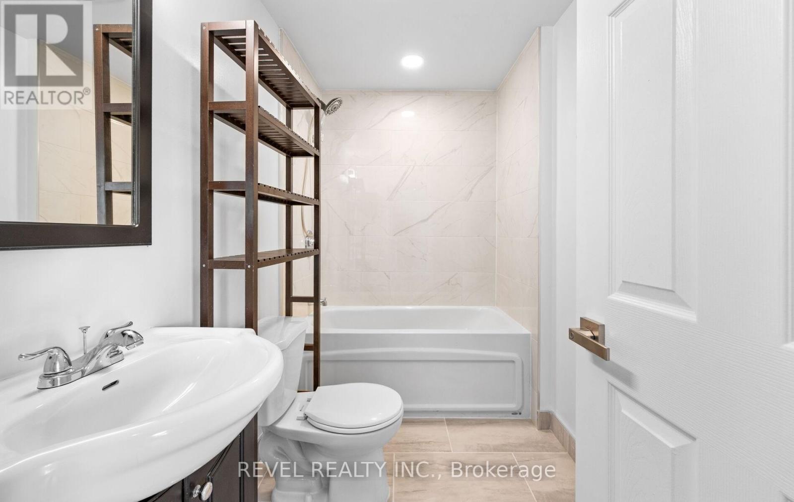 Photo 22 of Main Floor 69 Rockcliffe Boulevard E, Toronto ON