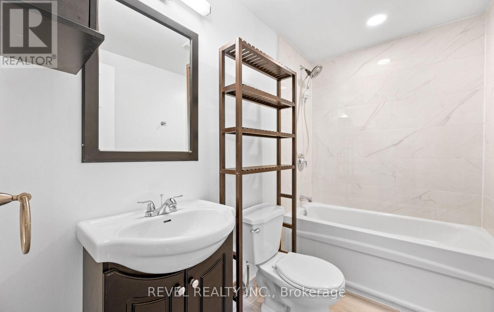 Photo 23 of Main Floor 69 Rockcliffe Boulevard E, Toronto ON