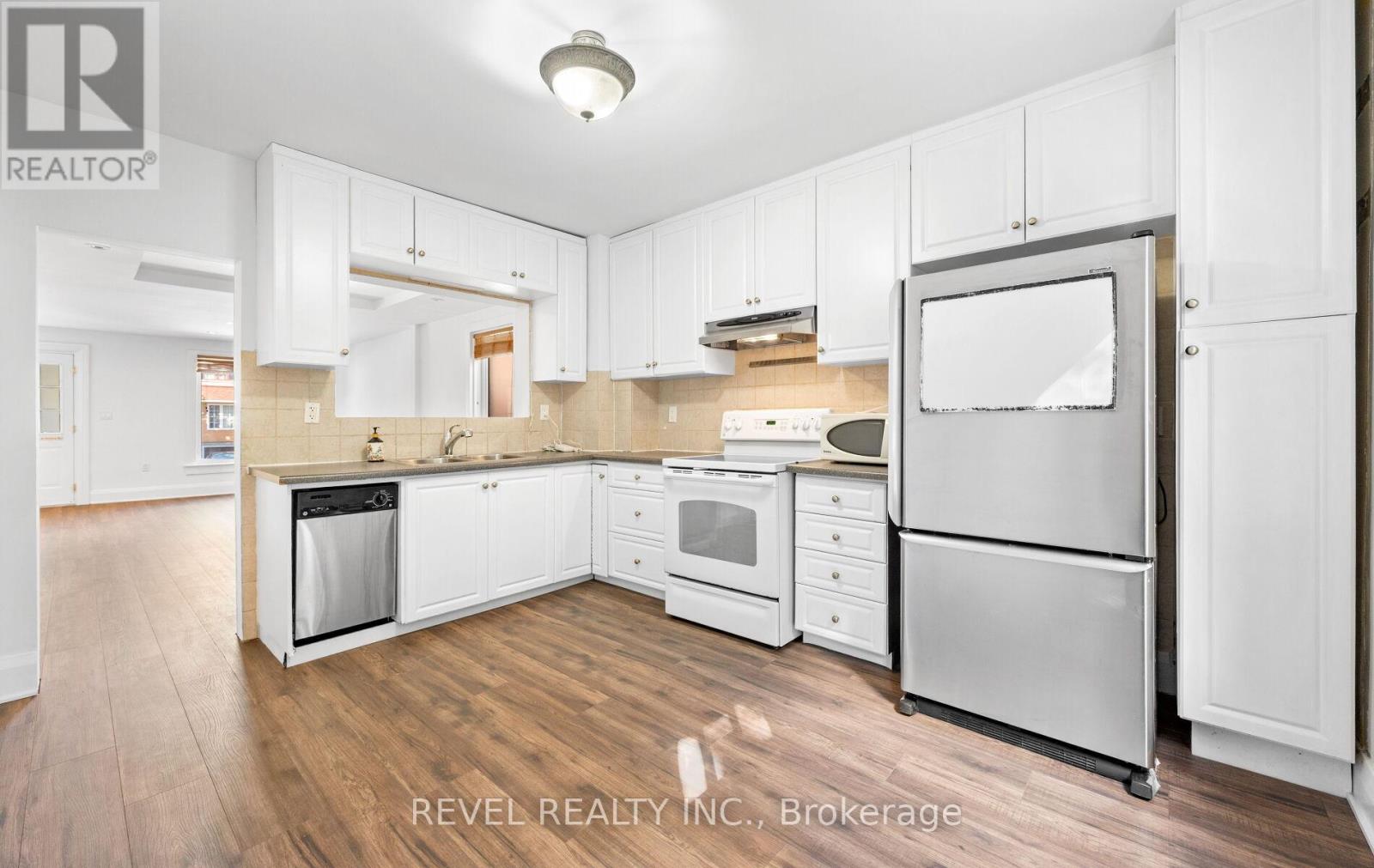 Photo 9 of Main Floor 69 Rockcliffe Boulevard E, Toronto ON