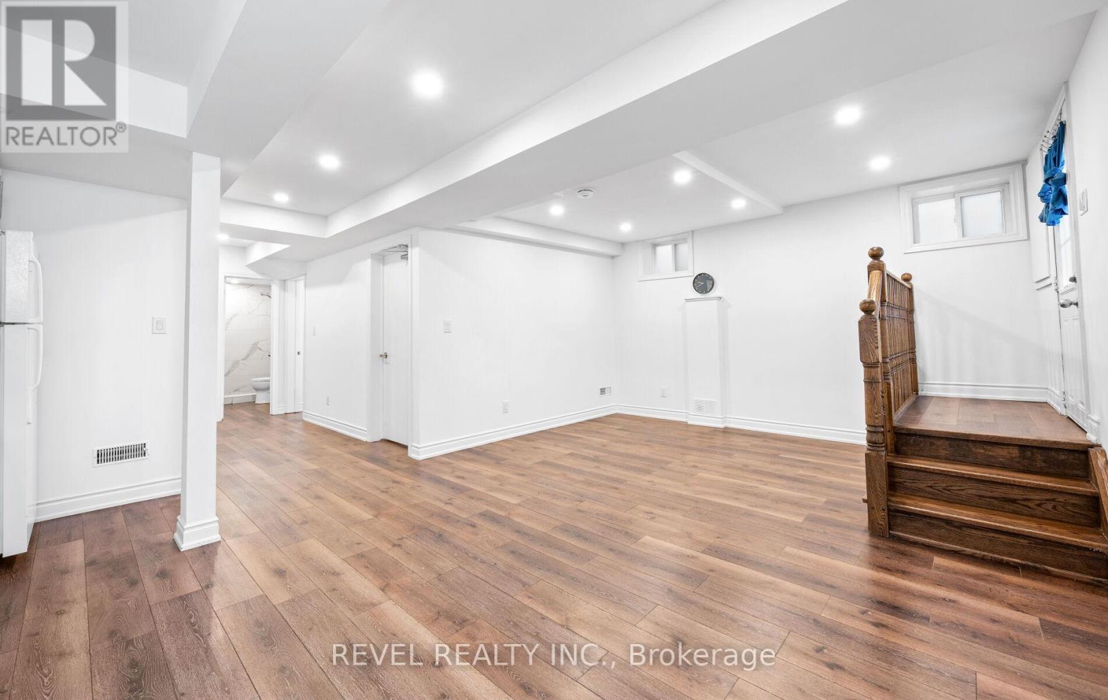 Photo 10 of Basement 69 Rockcliffe Boulevard, Toronto ON