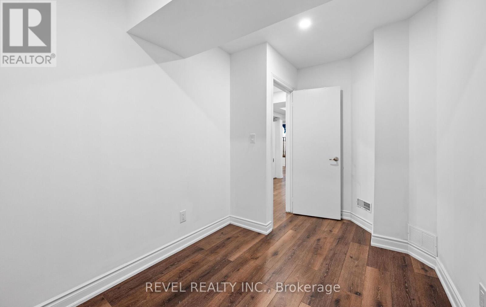 Photo 14 of Basement 69 Rockcliffe Boulevard, Toronto ON