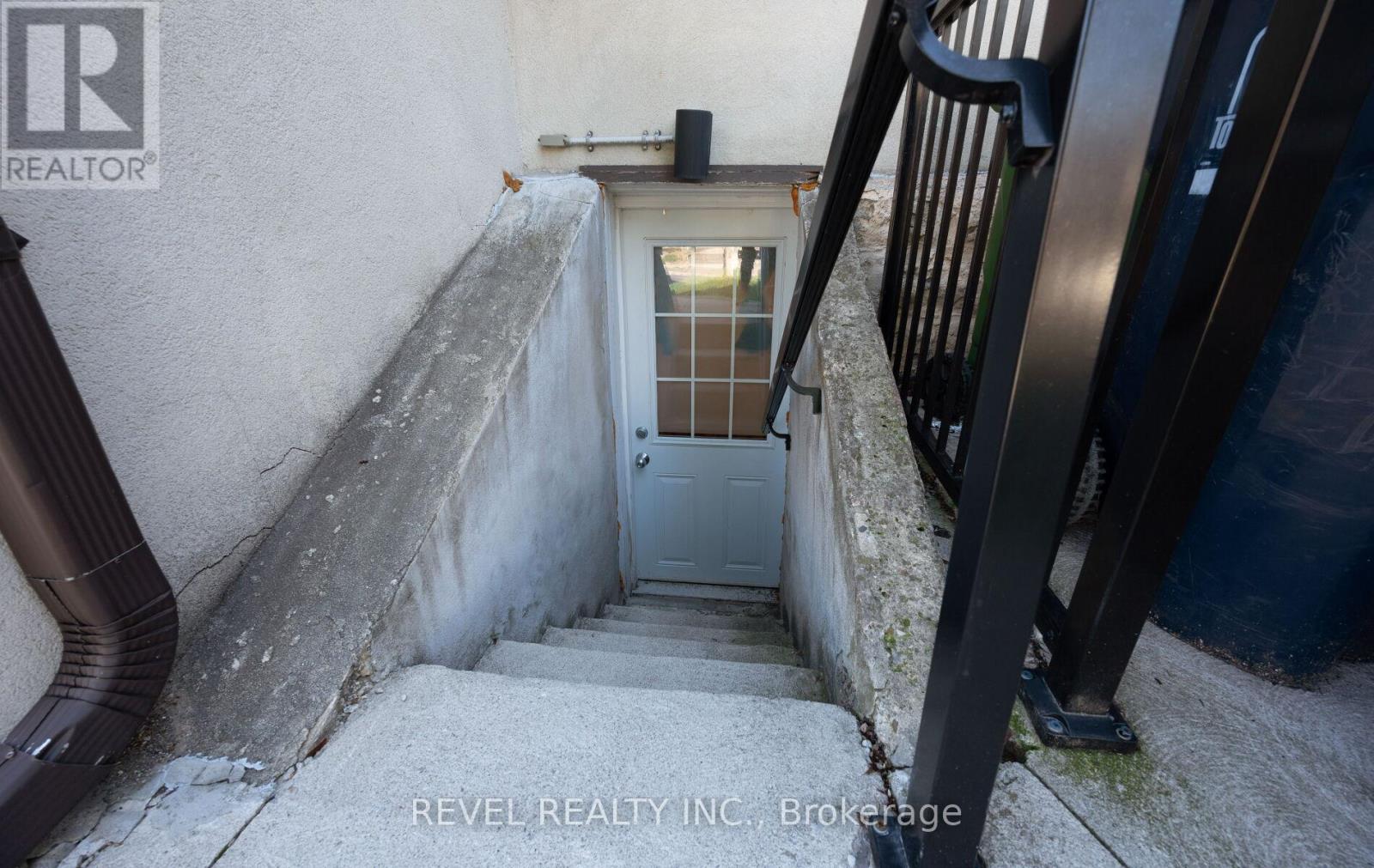 Photo 2 of Basement 69 Rockcliffe Boulevard, Toronto ON