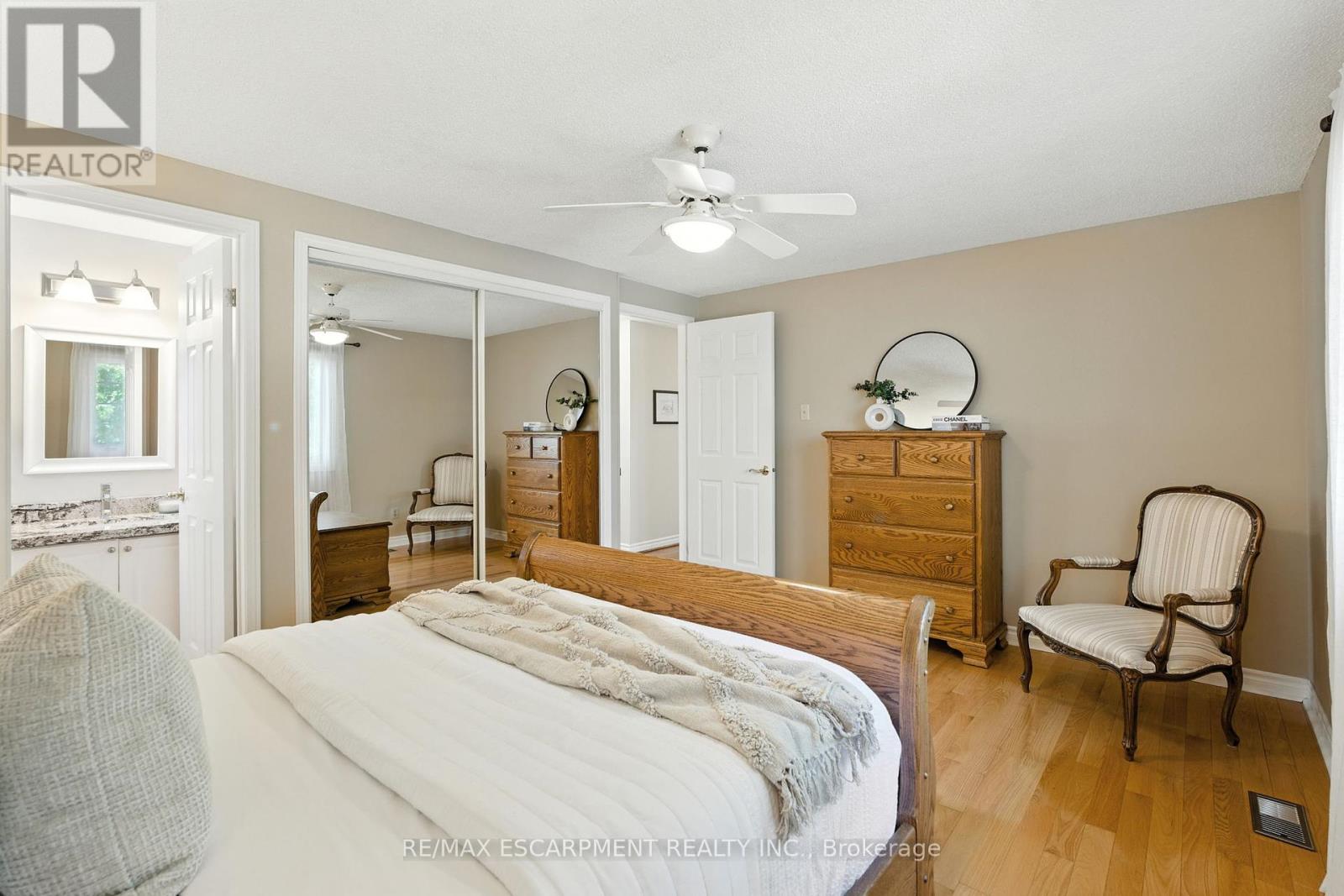 Photo 9 of 252 Mississauga Street, Oakville ON
