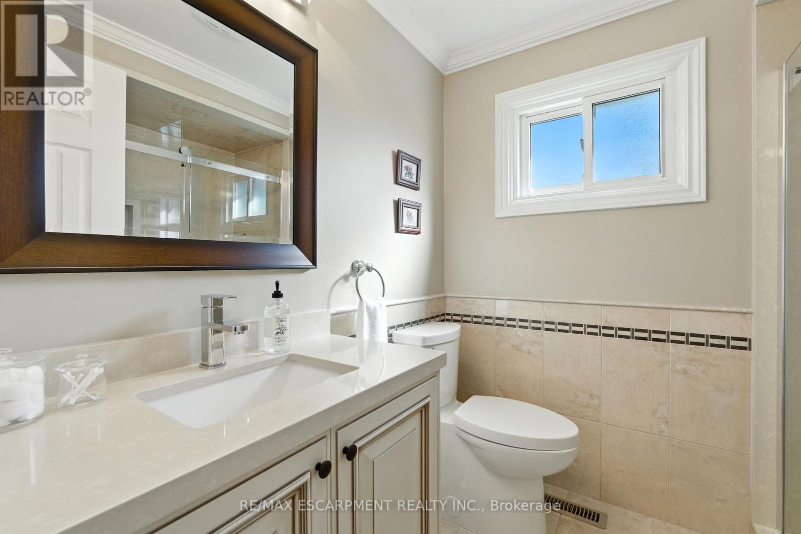 Photo 11 of 252 Mississauga Street, Oakville ON