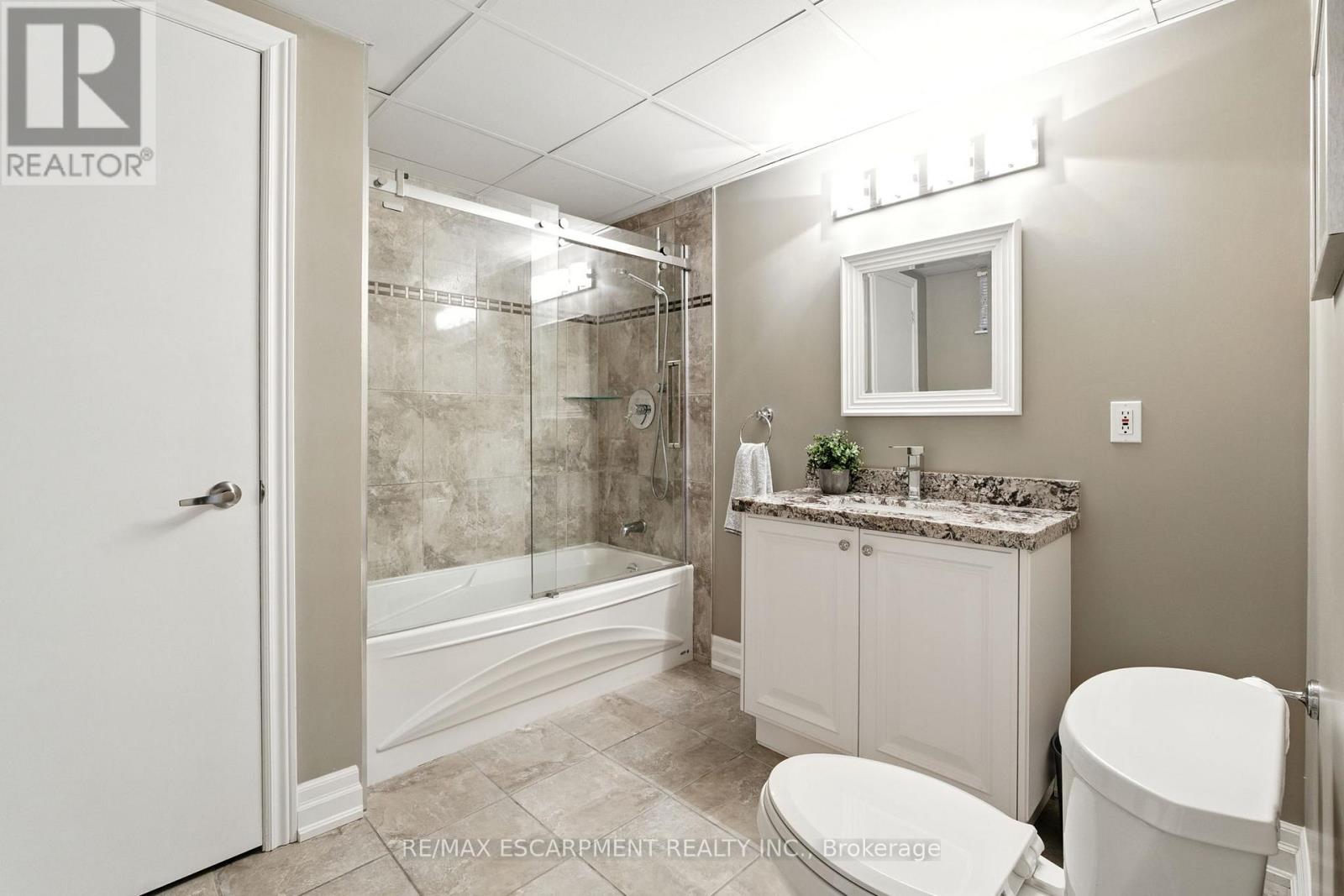 Photo 22 of 252 Mississauga Street, Oakville ON