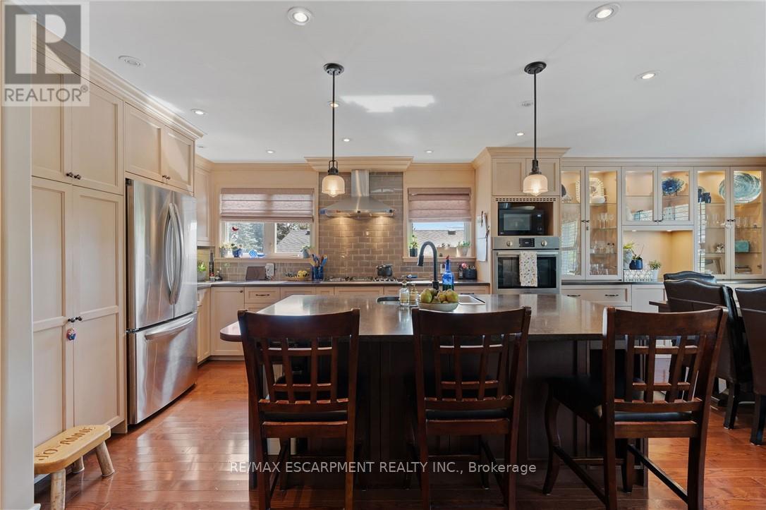 Photo 36 of 1383 Christina Court, Burlington ON