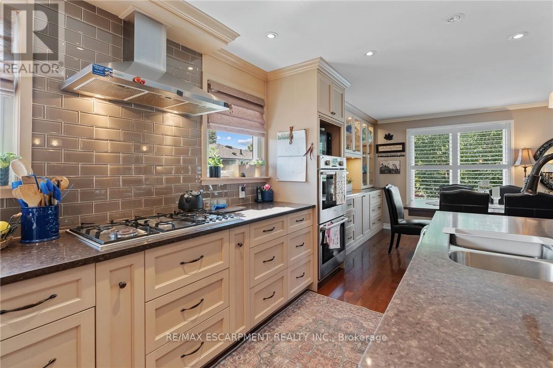 Photo 49 of 1383 Christina Court, Burlington ON