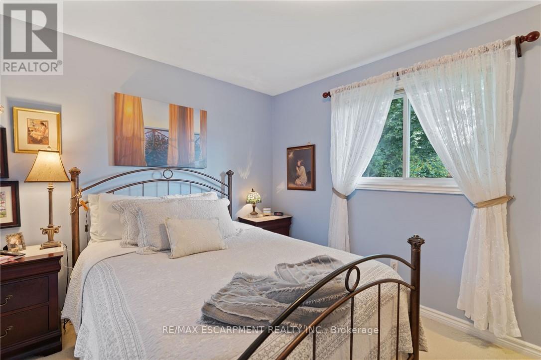 Photo 18 of 1383 Christina Court, Burlington ON