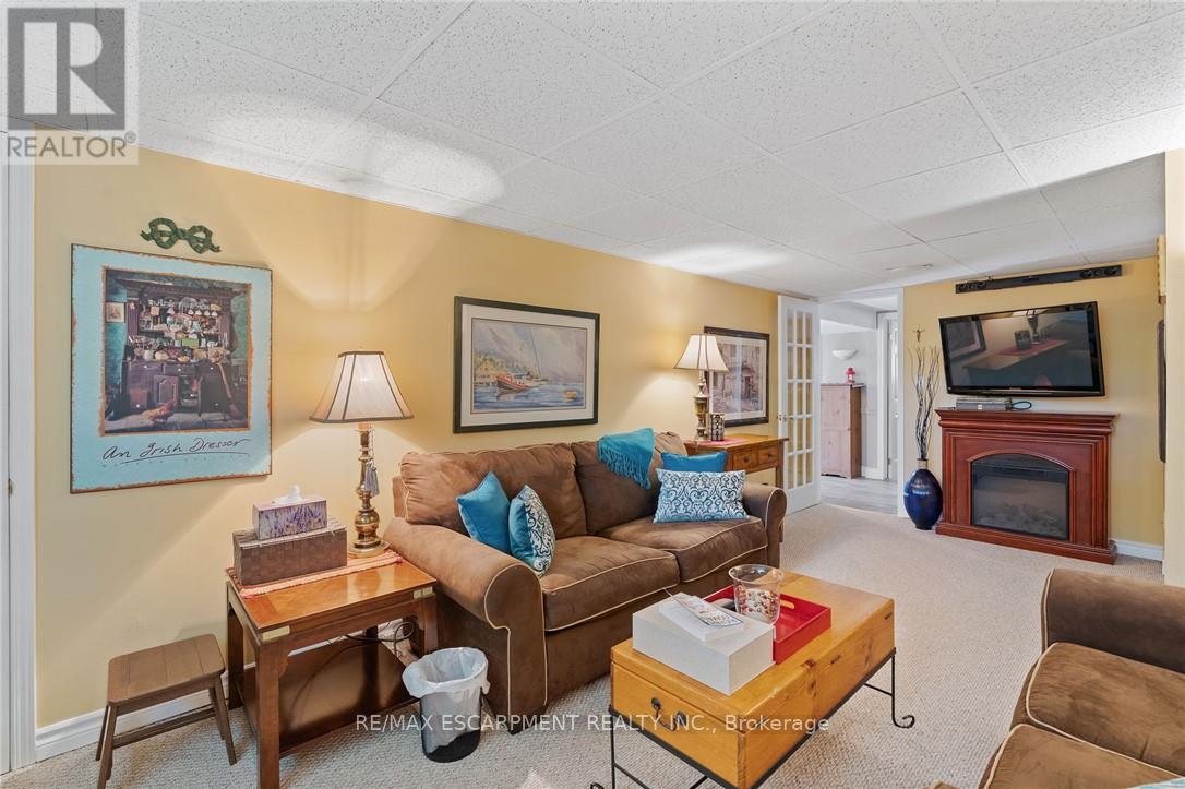 Photo 21 of 1383 Christina Court, Burlington ON